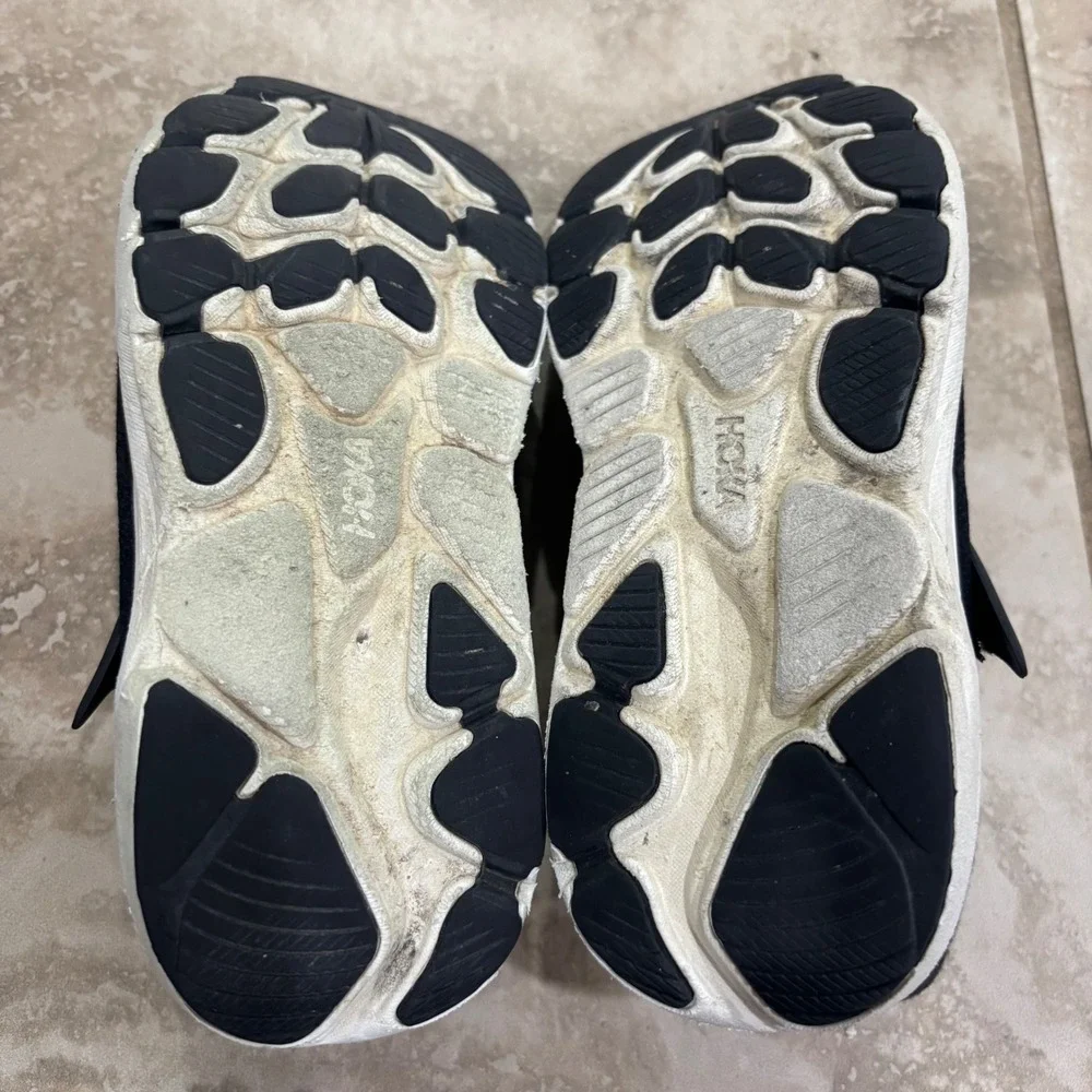 Hoka One One Clifton 9 Little Kid Running Shoes Black White 1168873 BWHT Size 1M